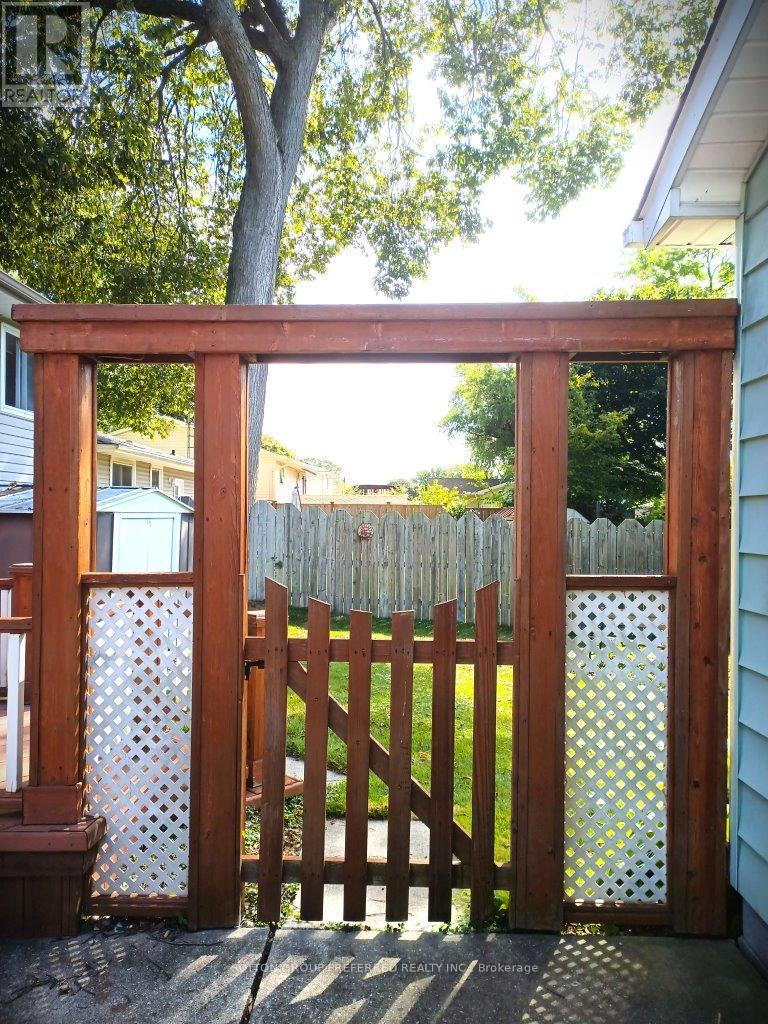 Photo 20 of 566 Albert Boulevard, St Clair ON