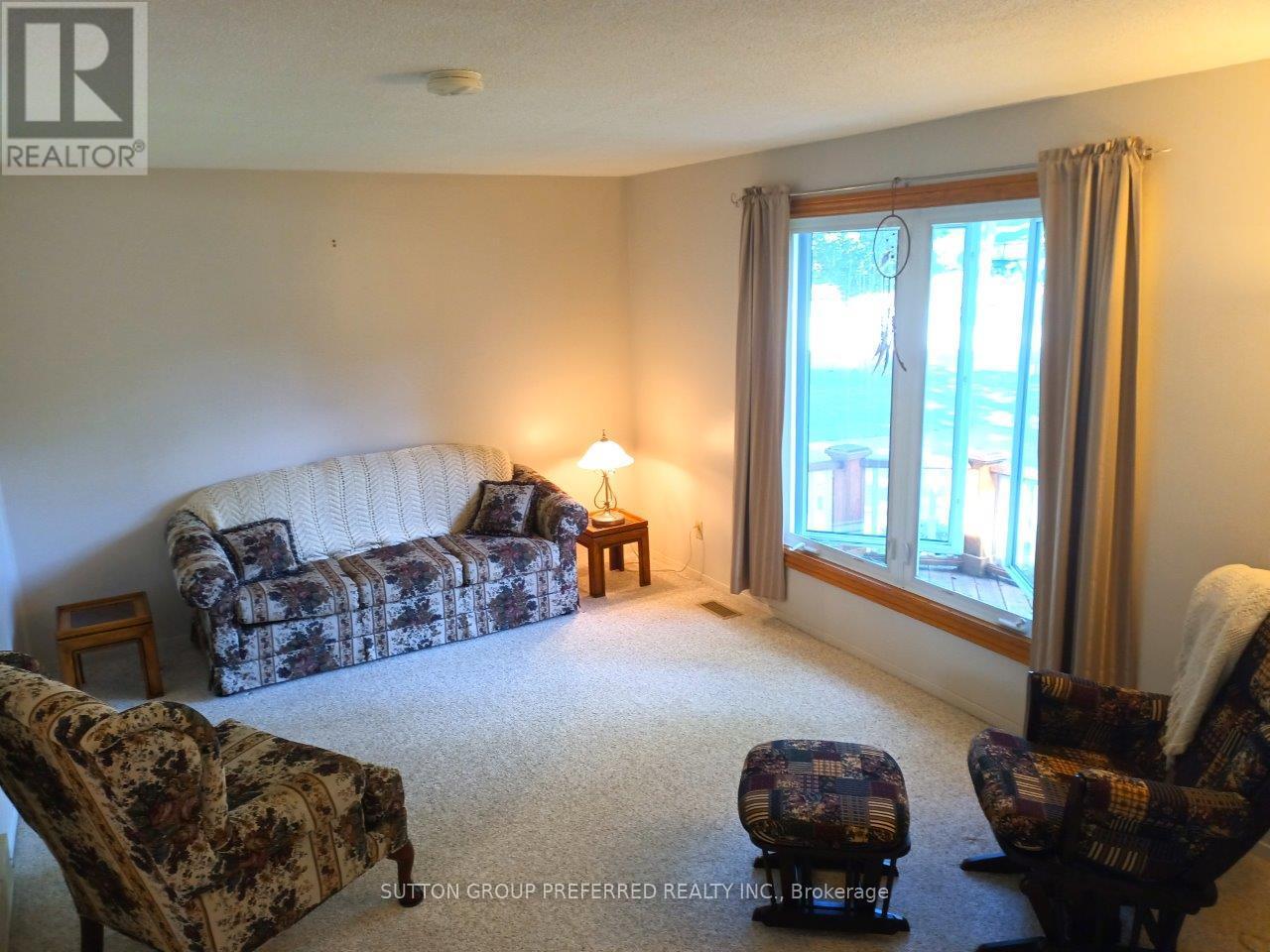 Photo 6 of 566 Albert Boulevard, St Clair ON