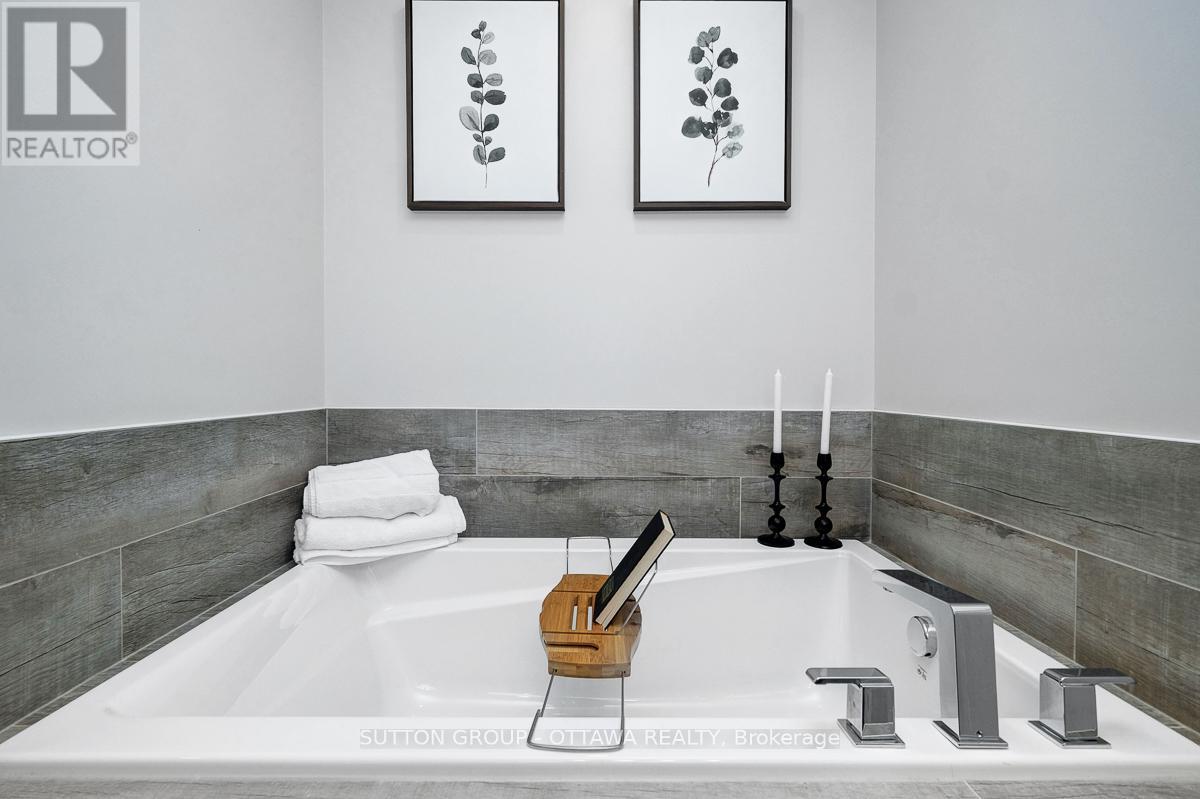 Photo 4 of 4949 Abbott Street E, Ottawa ON