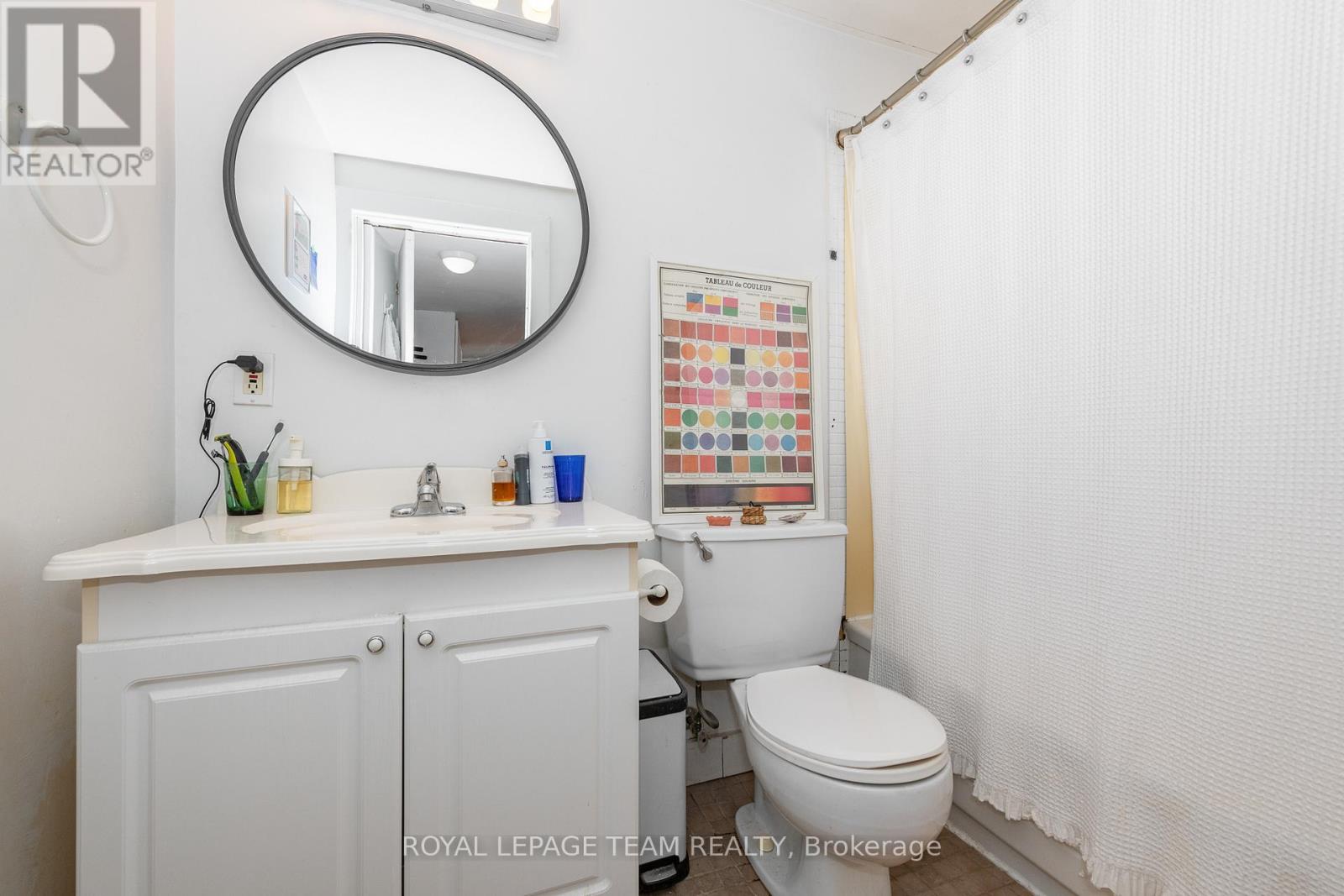 Photo 2 of 721 Cooper Street, Ottawa ON