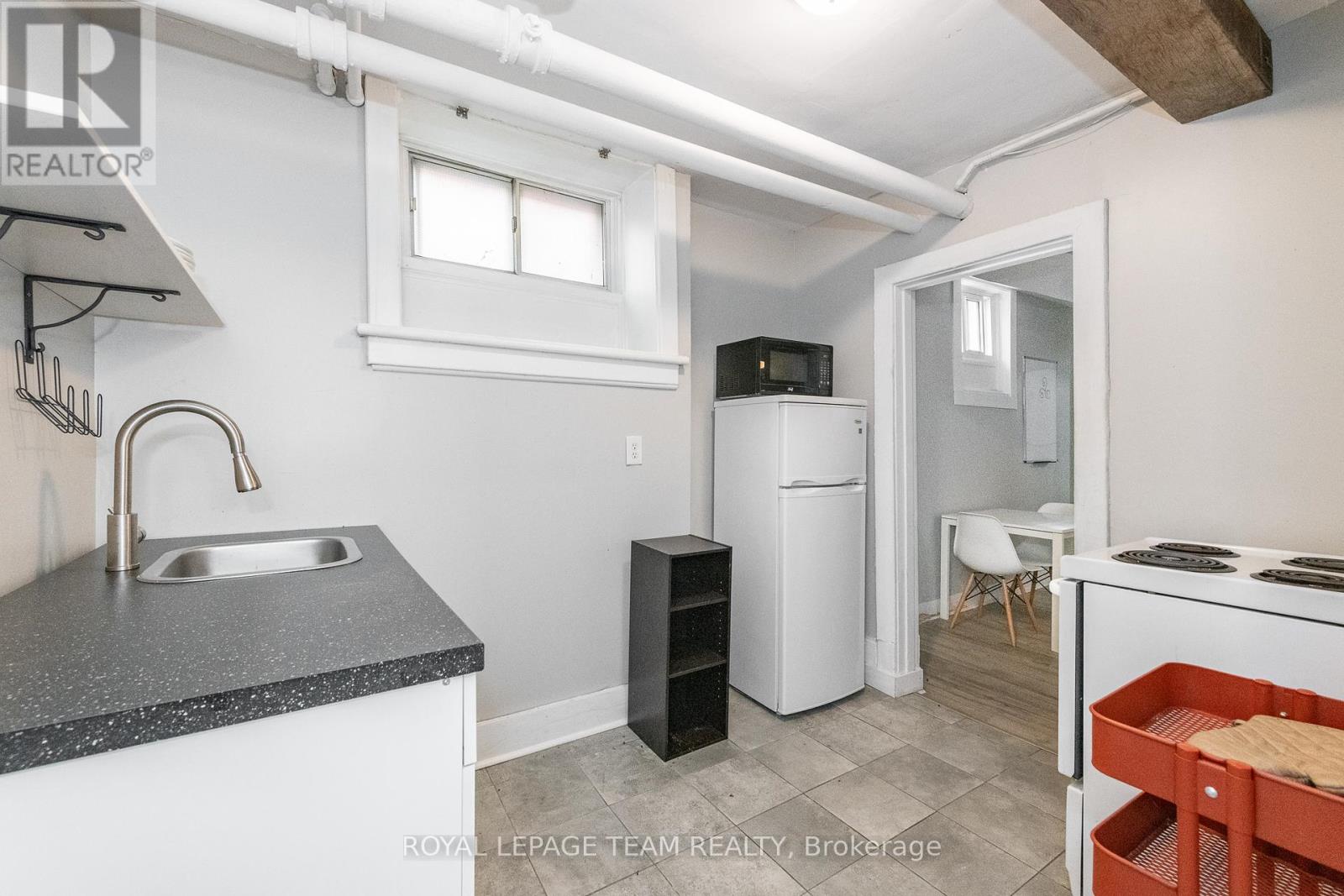 Photo 4 of 721 Cooper Street, Ottawa ON