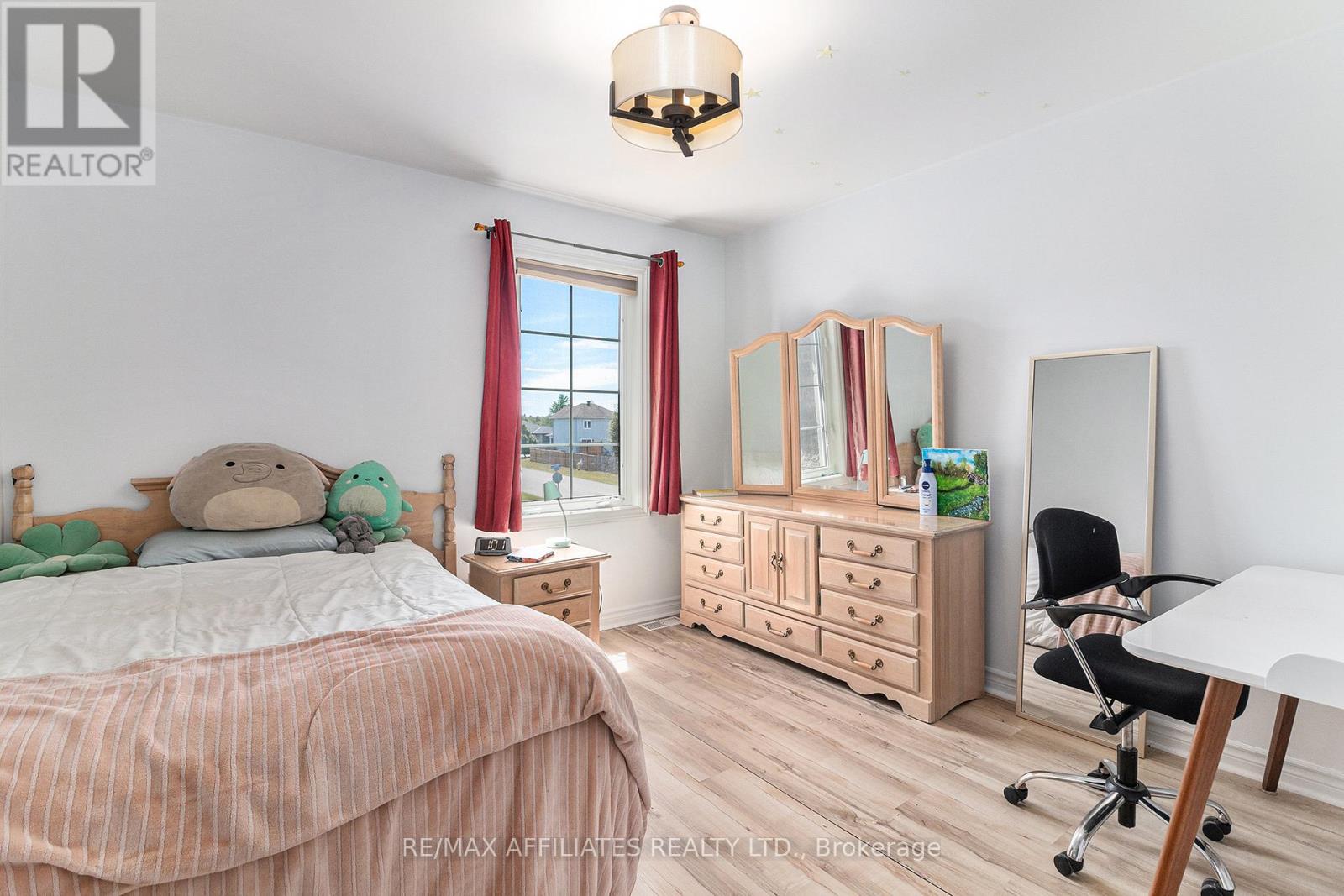 Photo 7 of 34 Oasis Street, The Nation ON