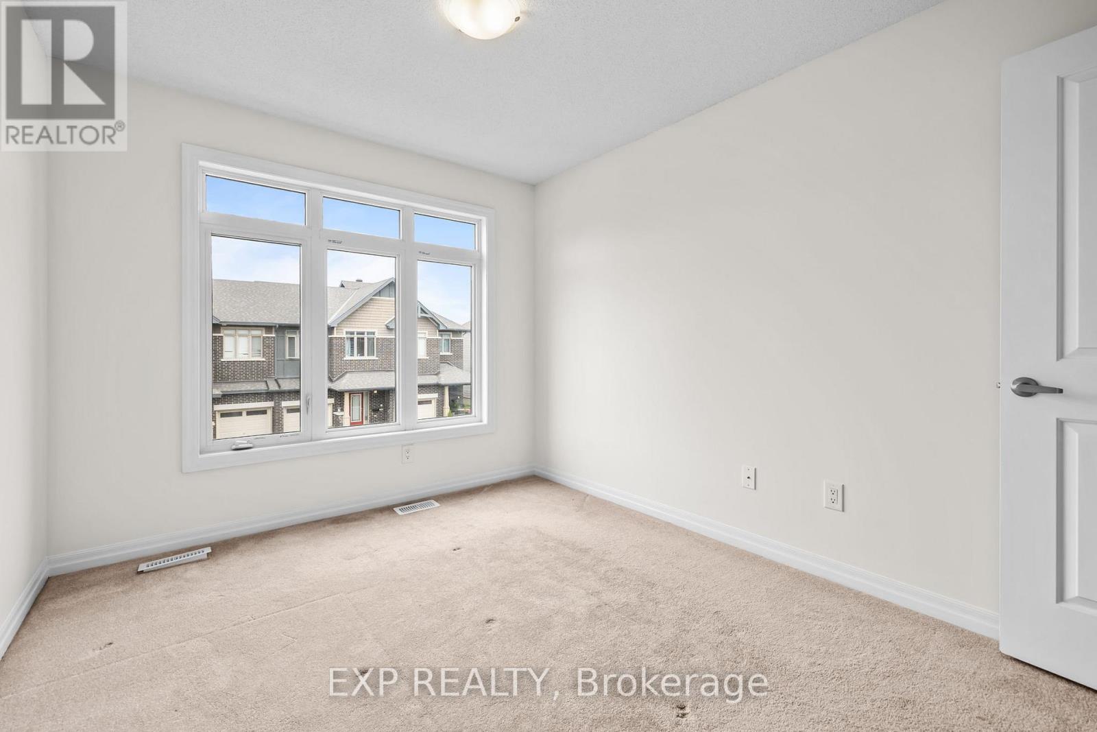 Photo 14 of 157 Overberg Way, Ottawa ON