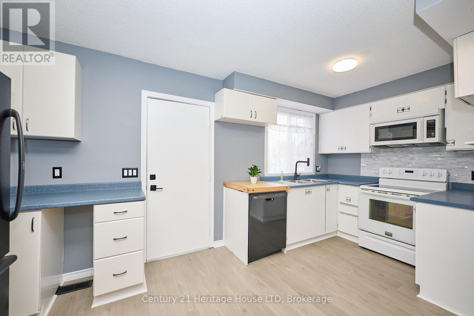 Photo 2 of 36 Dodds Court Court, Fort Erie ON