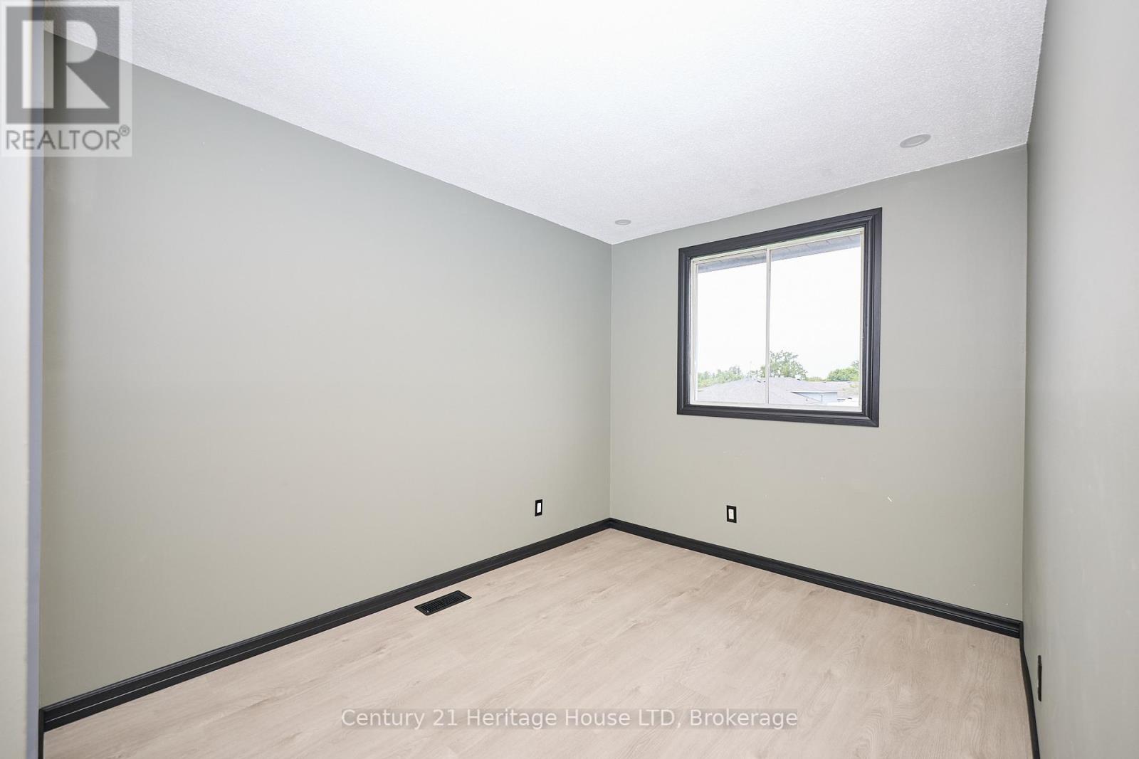 Photo 20 of 36 Dodds Court Court, Fort Erie ON