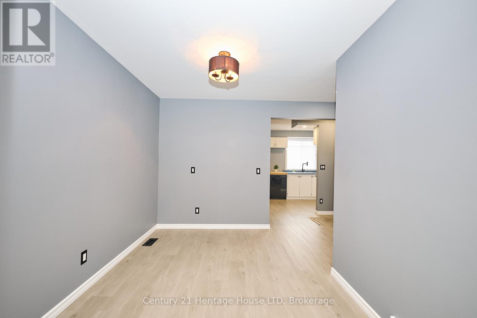 Photo 6 of 36 Dodds Court Court, Fort Erie ON