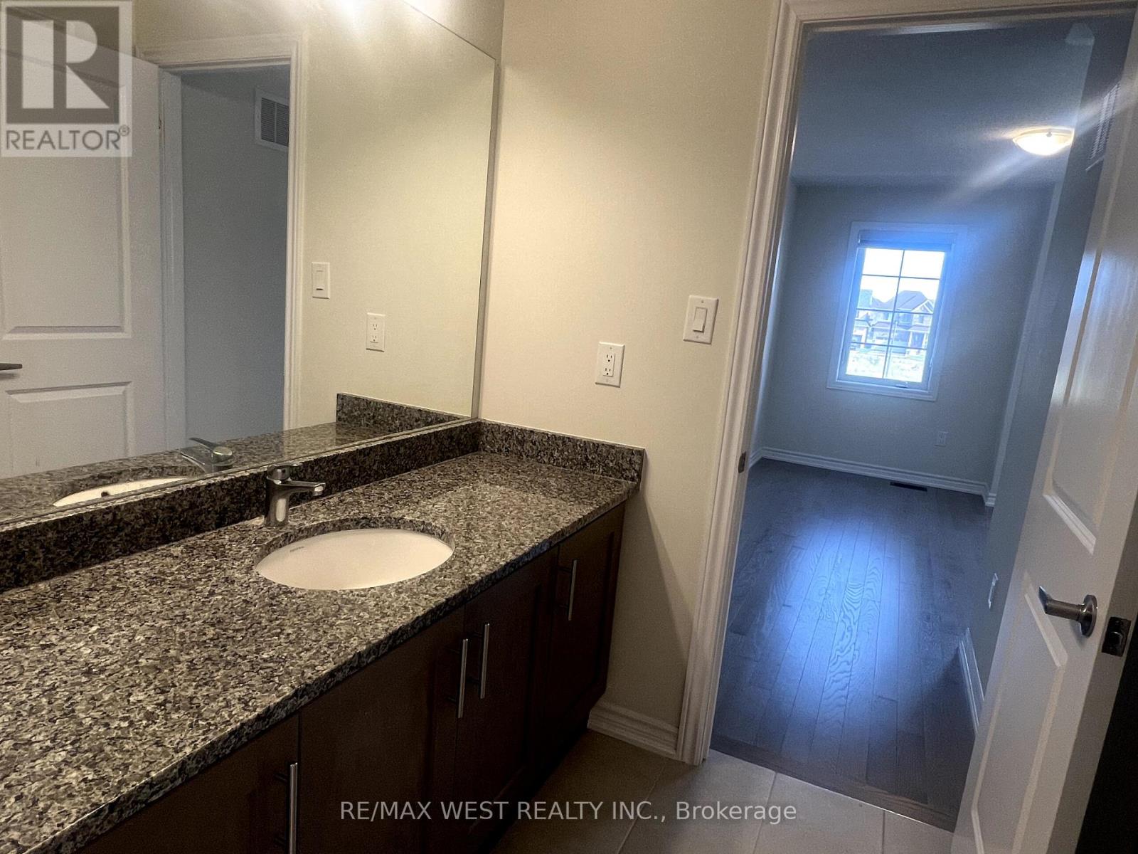 Photo 15 of 88 Strickland Avenue, Brantford ON