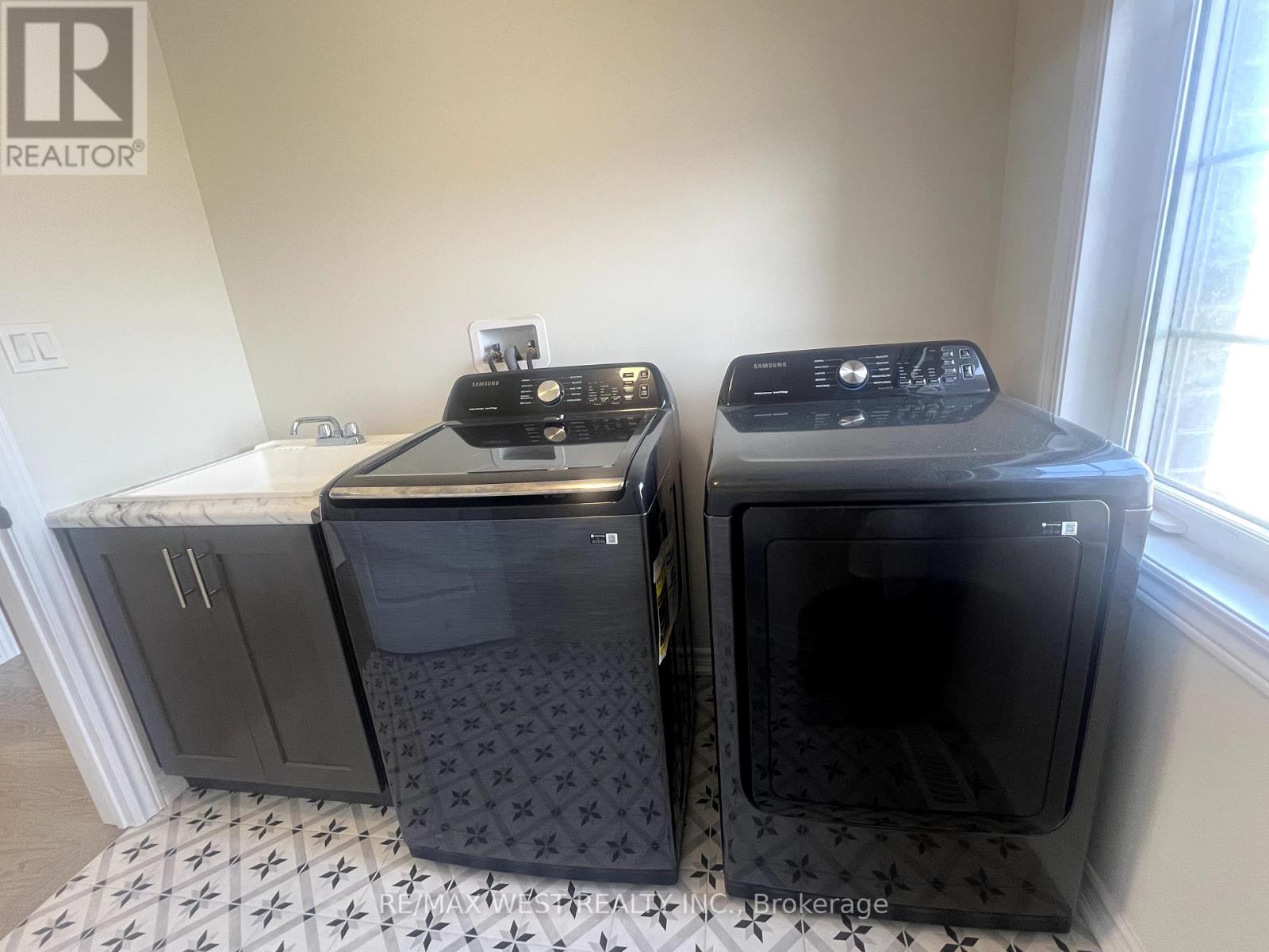Photo 34 of 88 Strickland Avenue, Brantford ON