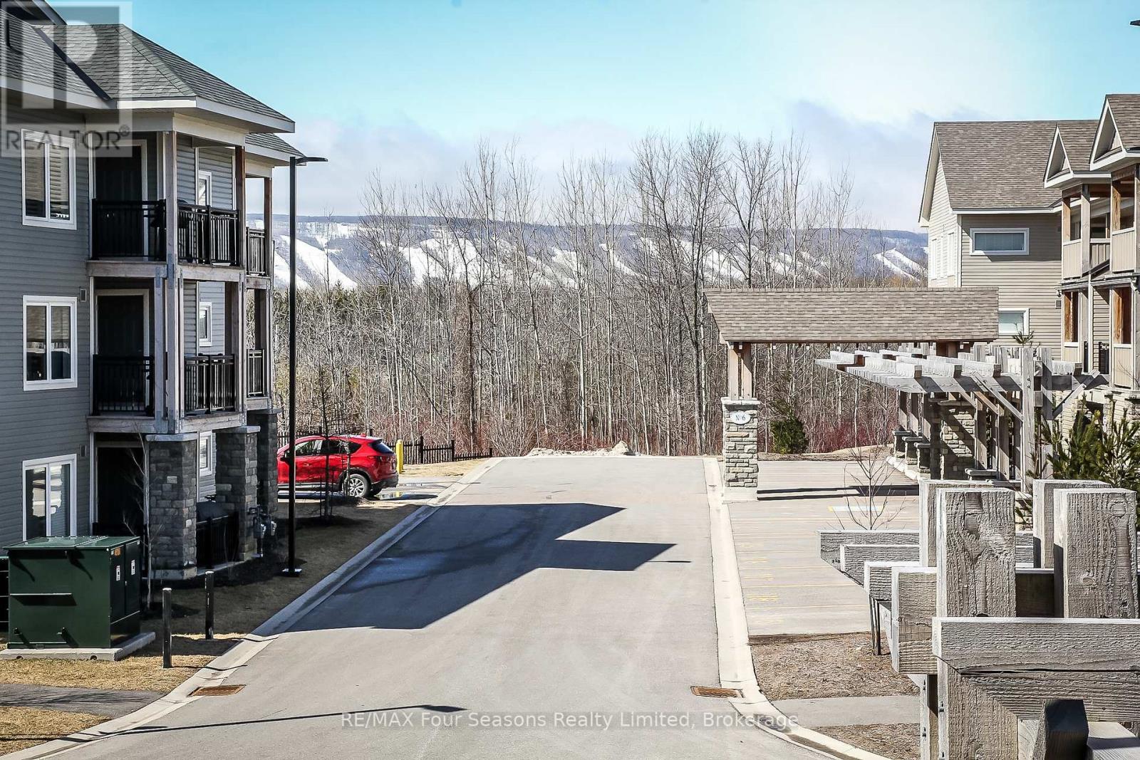 Photo 2 of 207 5 Anchorage Crescent, Collingwood ON