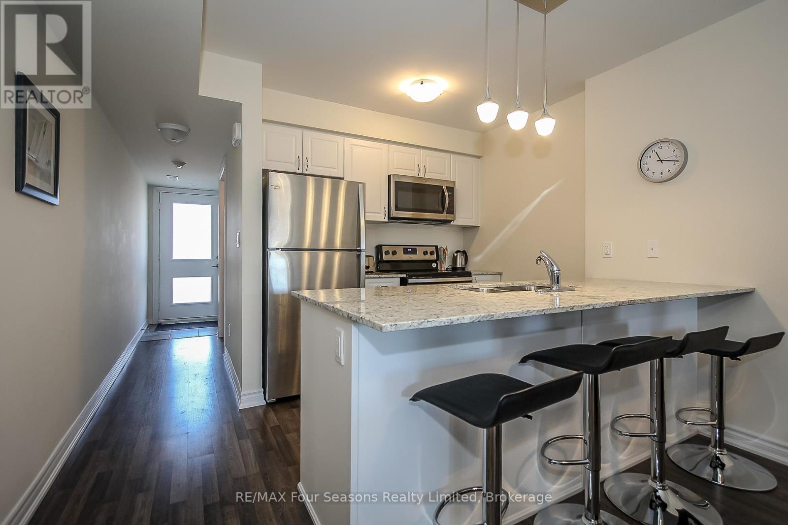 Photo 10 of 207 5 Anchorage Crescent, Collingwood ON