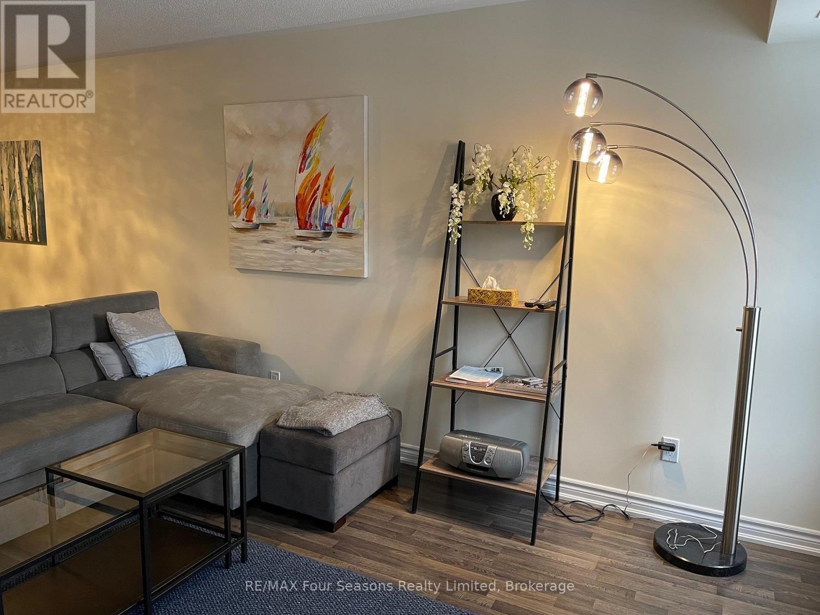 Photo 11 of 207 5 Anchorage Crescent, Collingwood ON