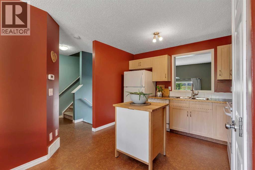 Single Family House 4 Level for Sale in  Copperfield Lane SE Copperfield Calgary 