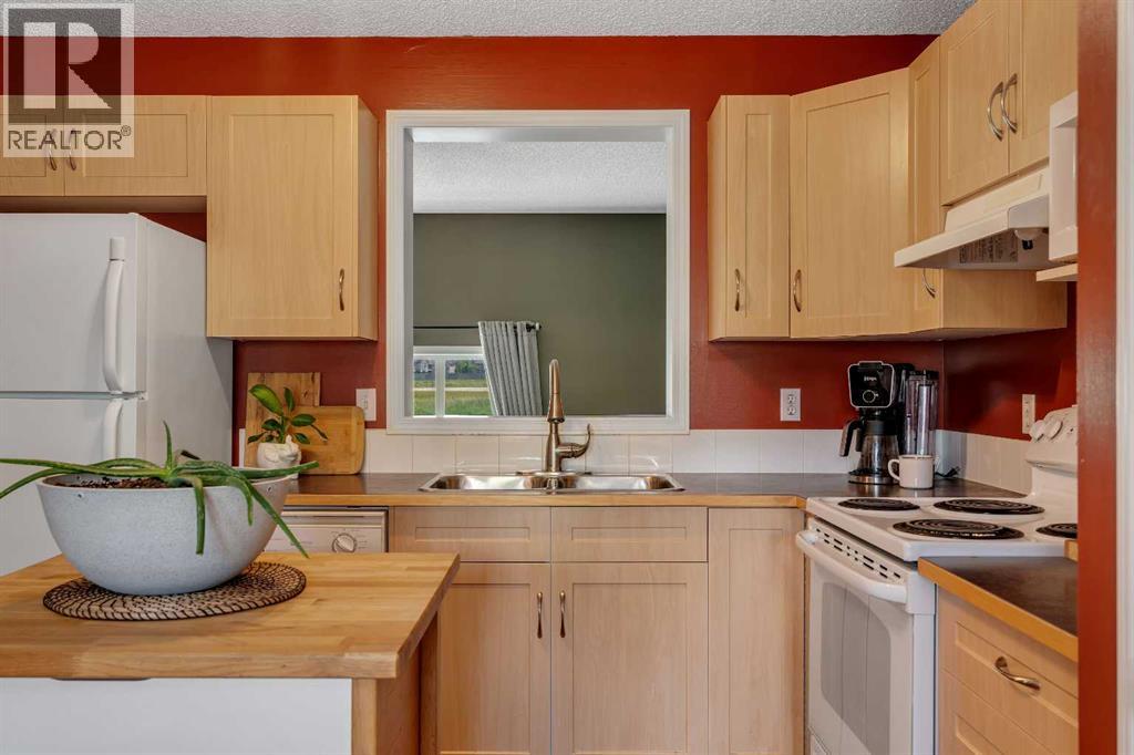 Single Family House 4 Level for Sale in  Copperfield Lane SE Copperfield Calgary 