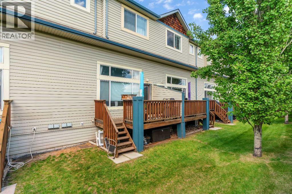 Single Family House 4 Level for Sale in  Copperfield Lane SE Copperfield Calgary 