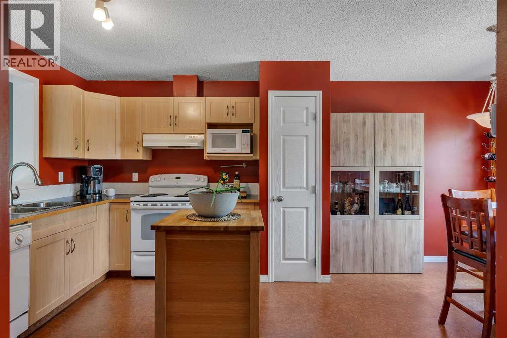 Single Family House 4 Level for Sale in  Copperfield Lane SE Copperfield Calgary 