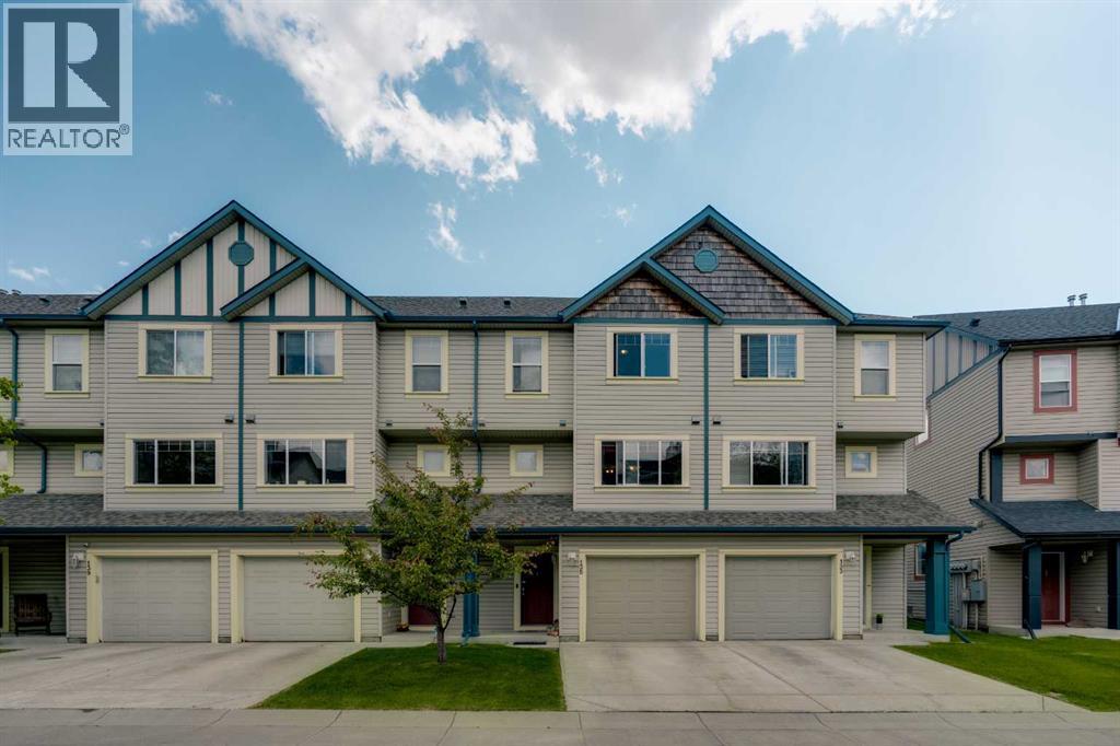 Single Family House 4 Level for Sale in  Copperfield Lane SE Copperfield Calgary 