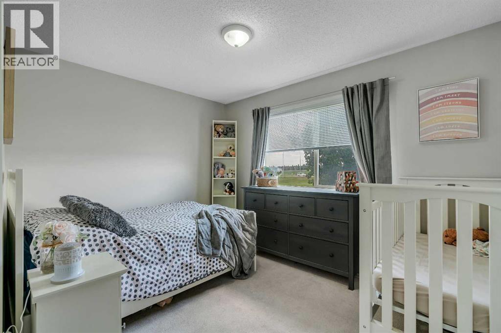 Single Family House 4 Level for Sale in  Copperfield Lane SE Copperfield Calgary 