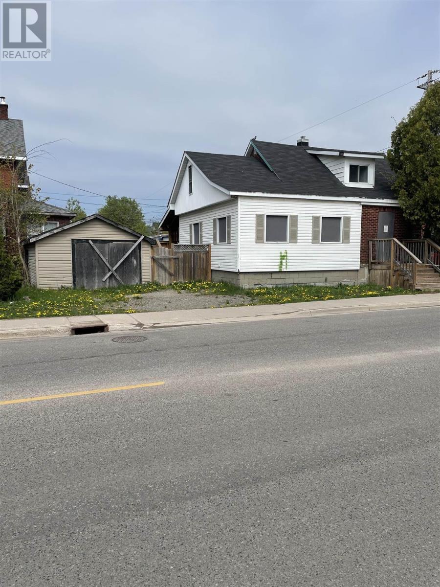 Photo 3 of 165 John St, Sault Ste Marie ON