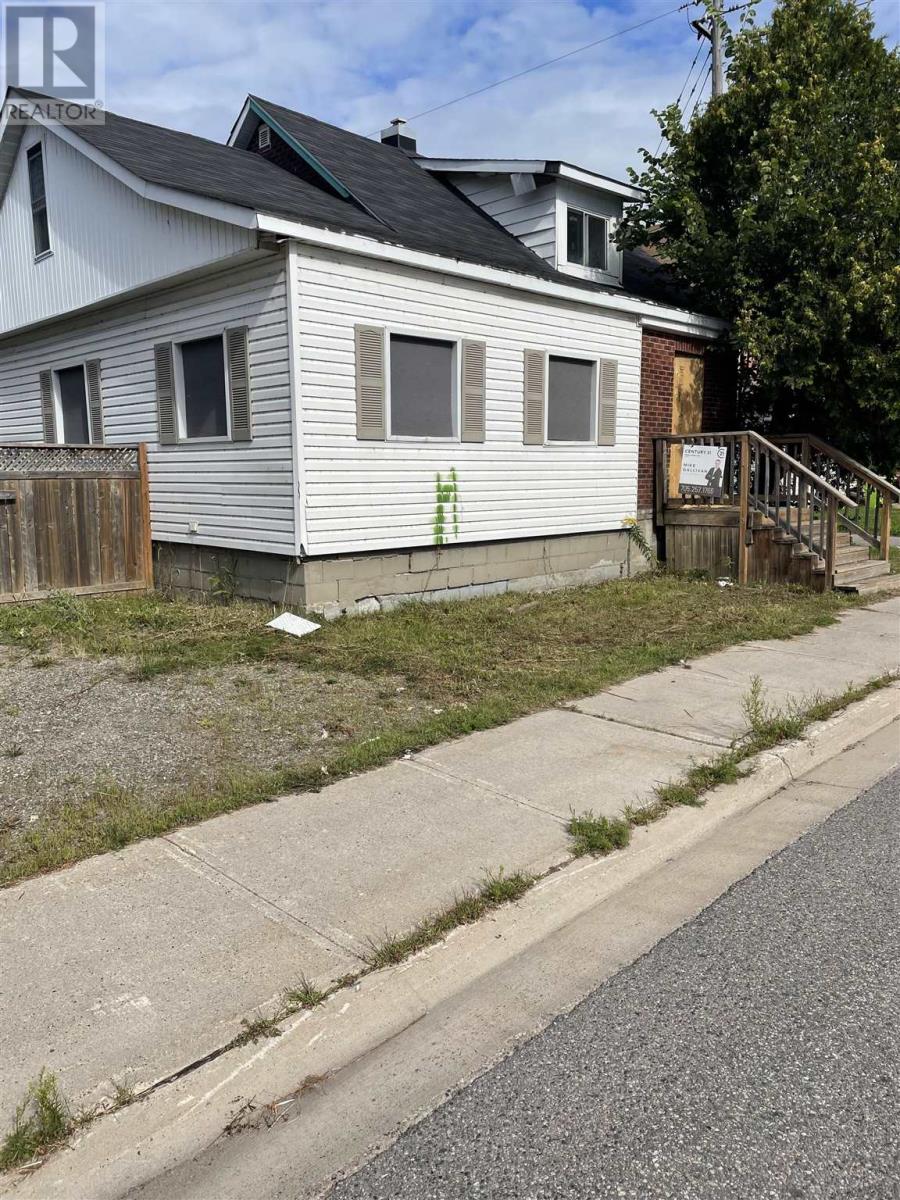 Photo 2 of 165 John St, Sault Ste Marie ON