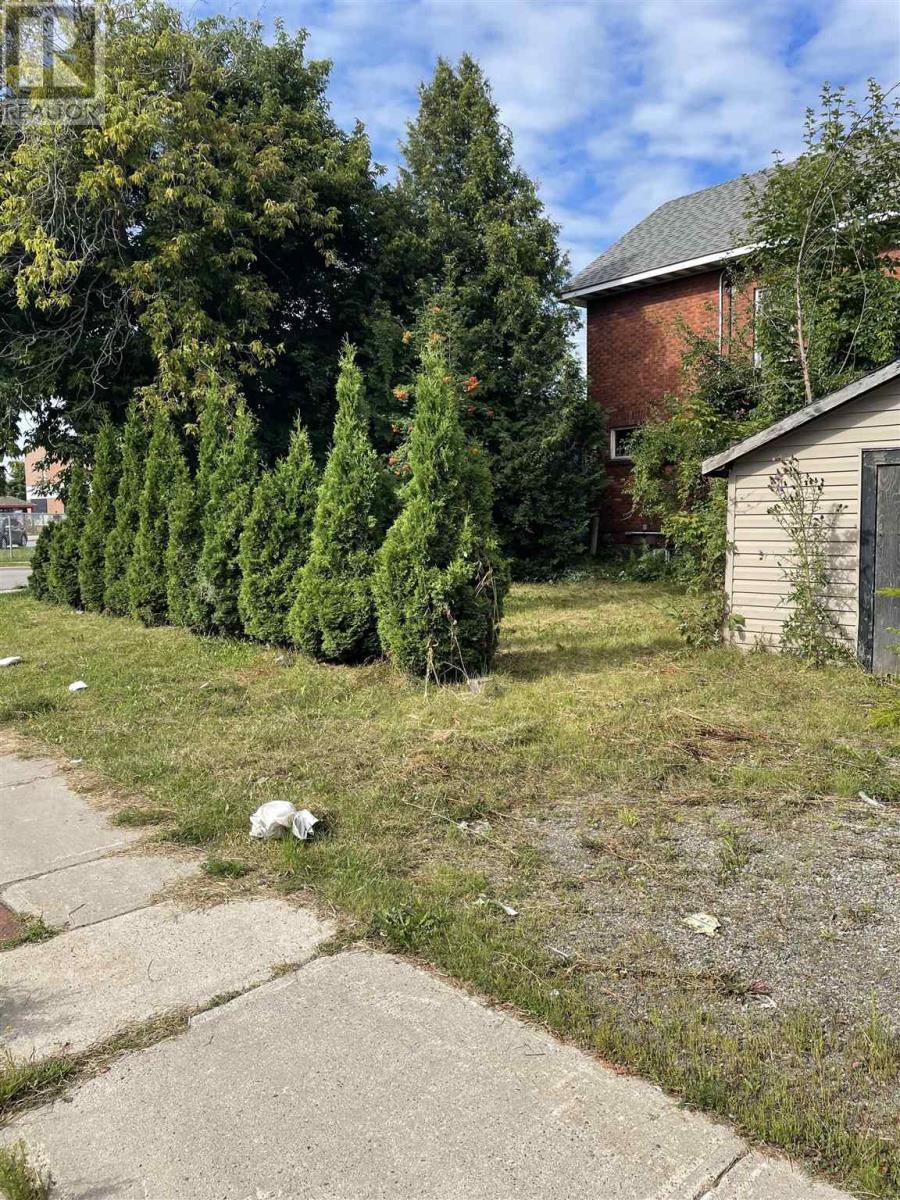 Photo 4 of 165 John St, Sault Ste Marie ON