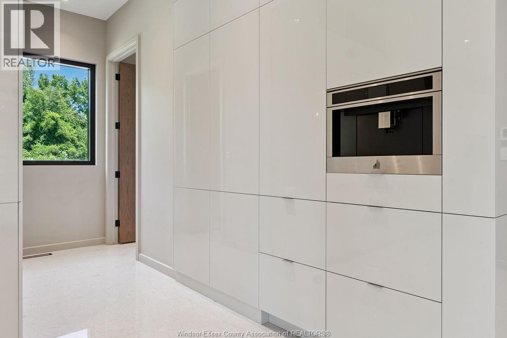 Photo 10 of 152 Grandview Avenue, Kingsville ON