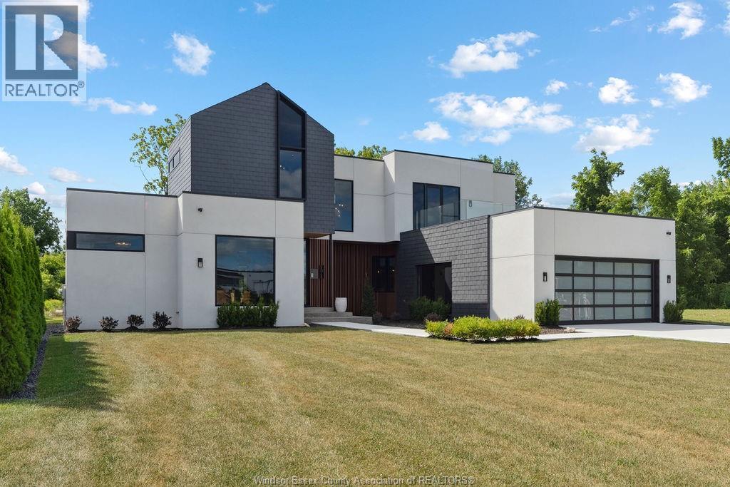Photo 2 of 152 Grandview Avenue, Kingsville ON