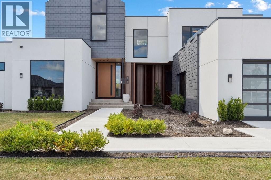 Photo 3 of 152 Grandview Avenue, Kingsville ON