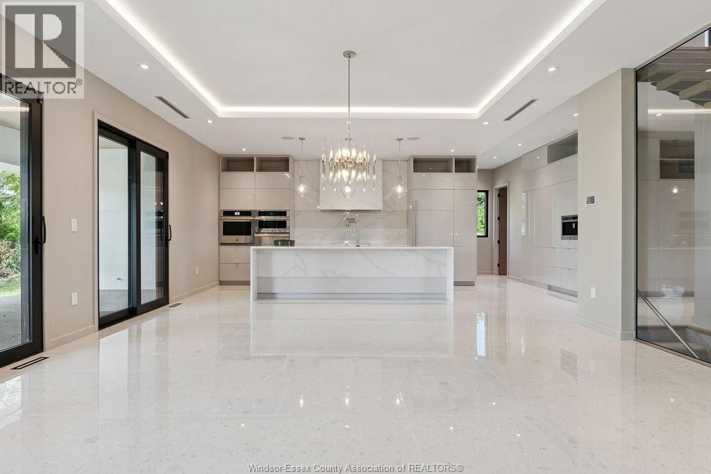 Photo 5 of 152 Grandview Avenue, Kingsville ON