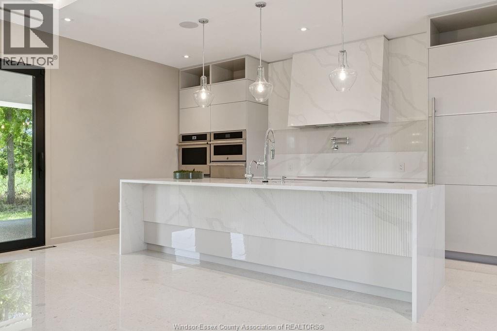 Photo 8 of 152 Grandview Avenue, Kingsville ON
