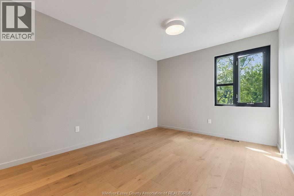 Photo 34 of 152 Grandview Avenue, Kingsville ON