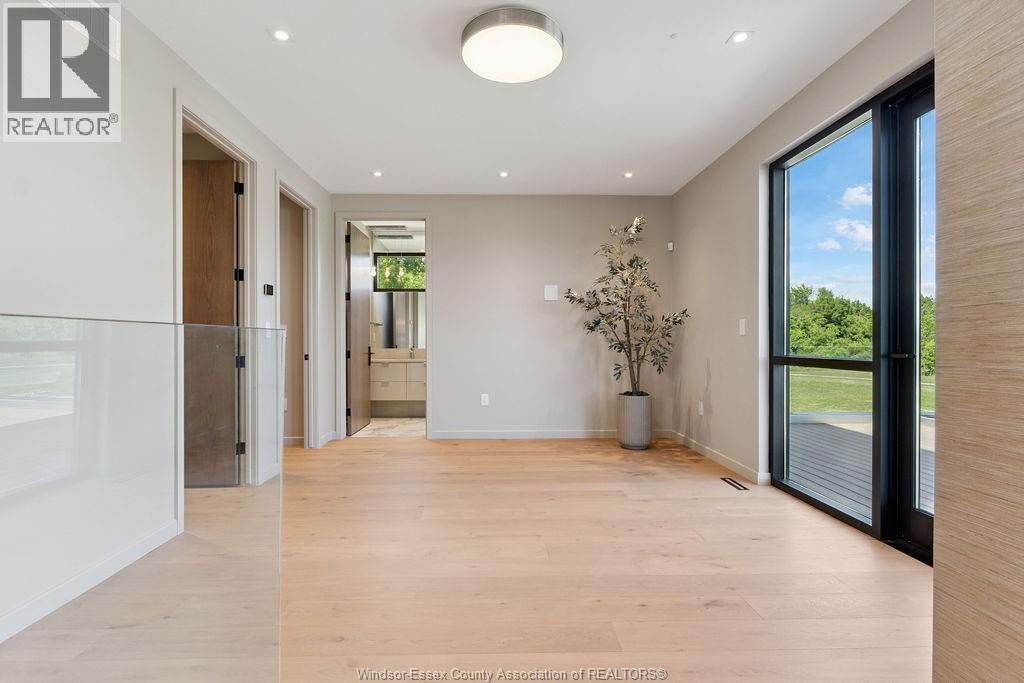 Photo 39 of 152 Grandview Avenue, Kingsville ON