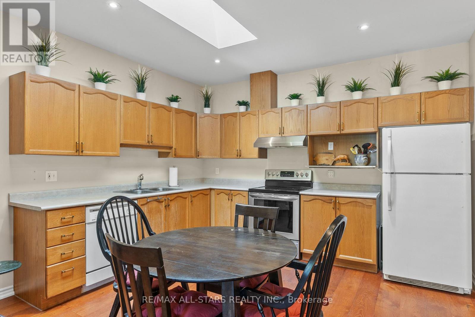Photo 8 of 11 111 Colborne Street, Kawartha Lakes ON
