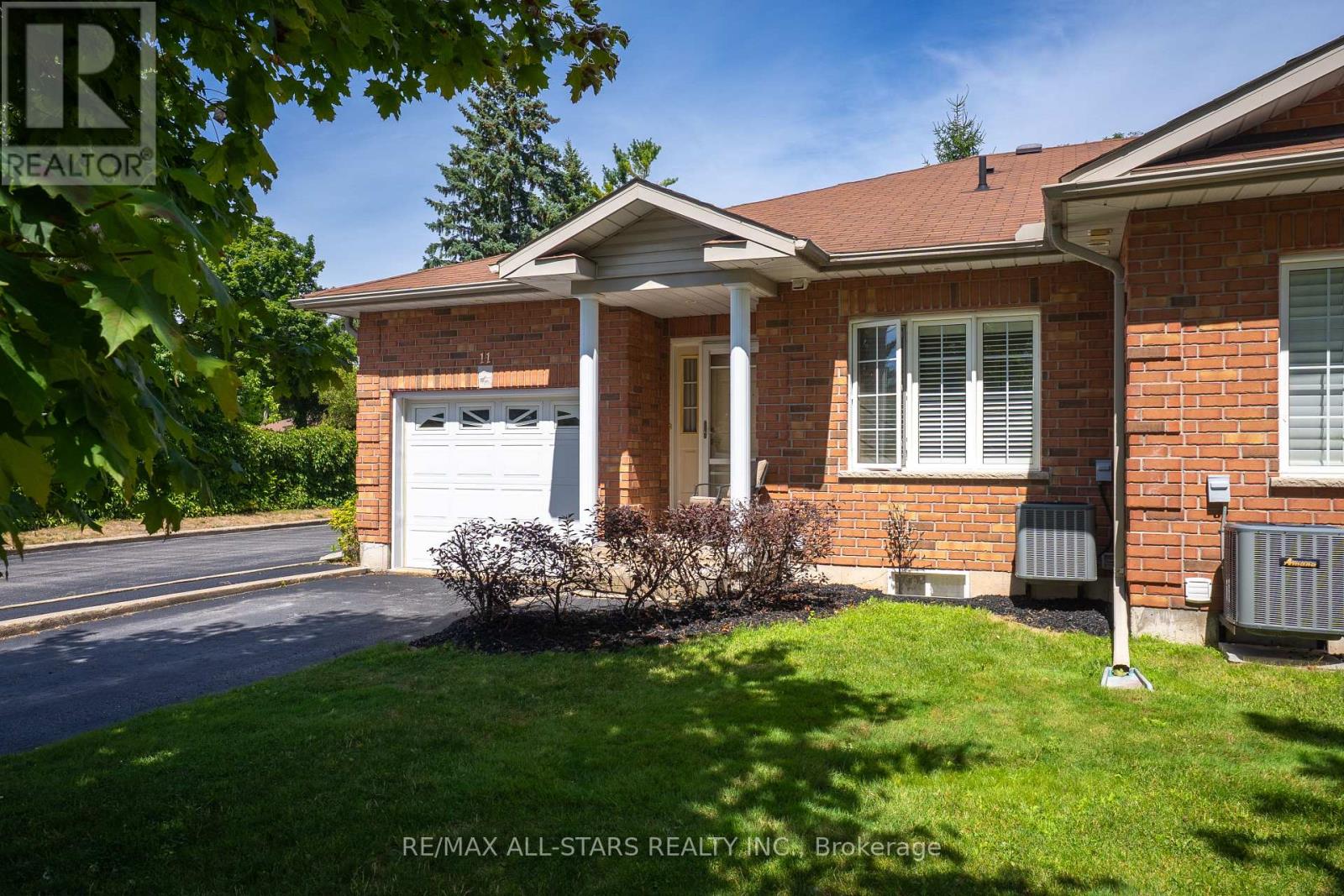 Photo 2 of 11 111 Colborne Street, Kawartha Lakes ON