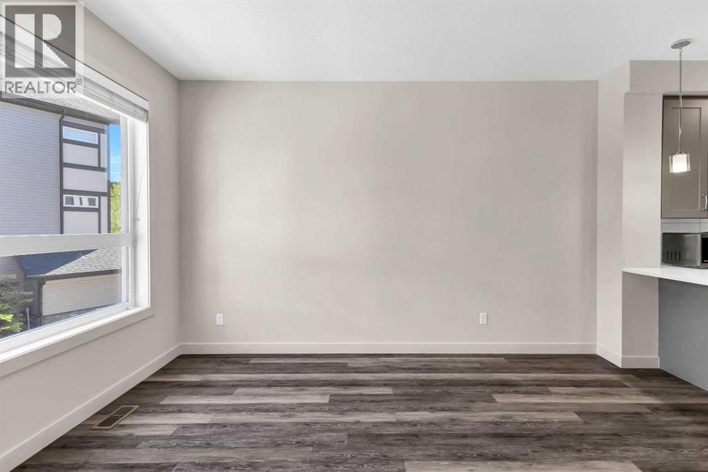 Single Family House for Sale in   Evanscrest Mews NW Evanston Calgary 