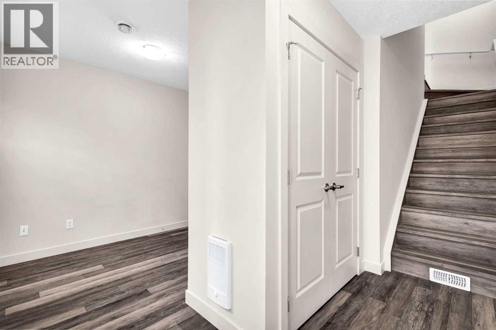 Single Family House for Sale in   Evanscrest Mews NW Evanston Calgary 