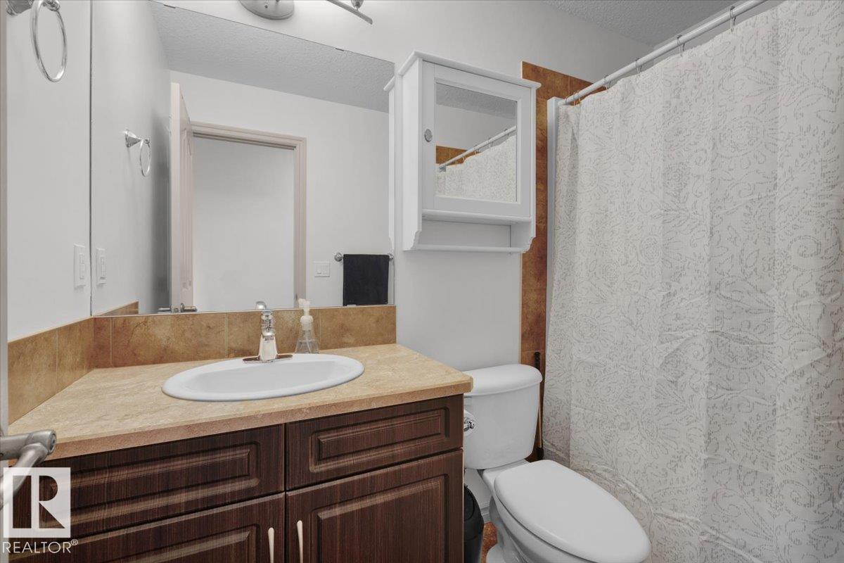 Photo 9 of 2917 21 A Av Nw, Edmonton AB