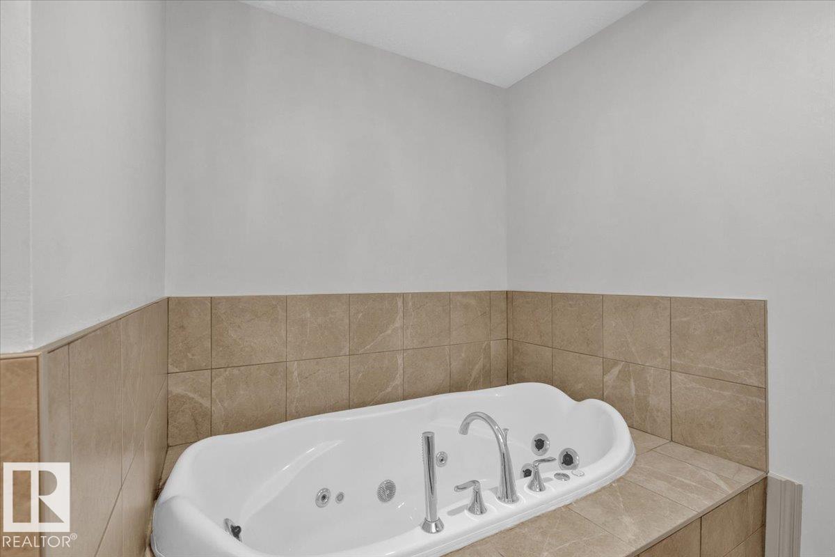 Photo 45 of 2917 21 A Av Nw, Edmonton AB