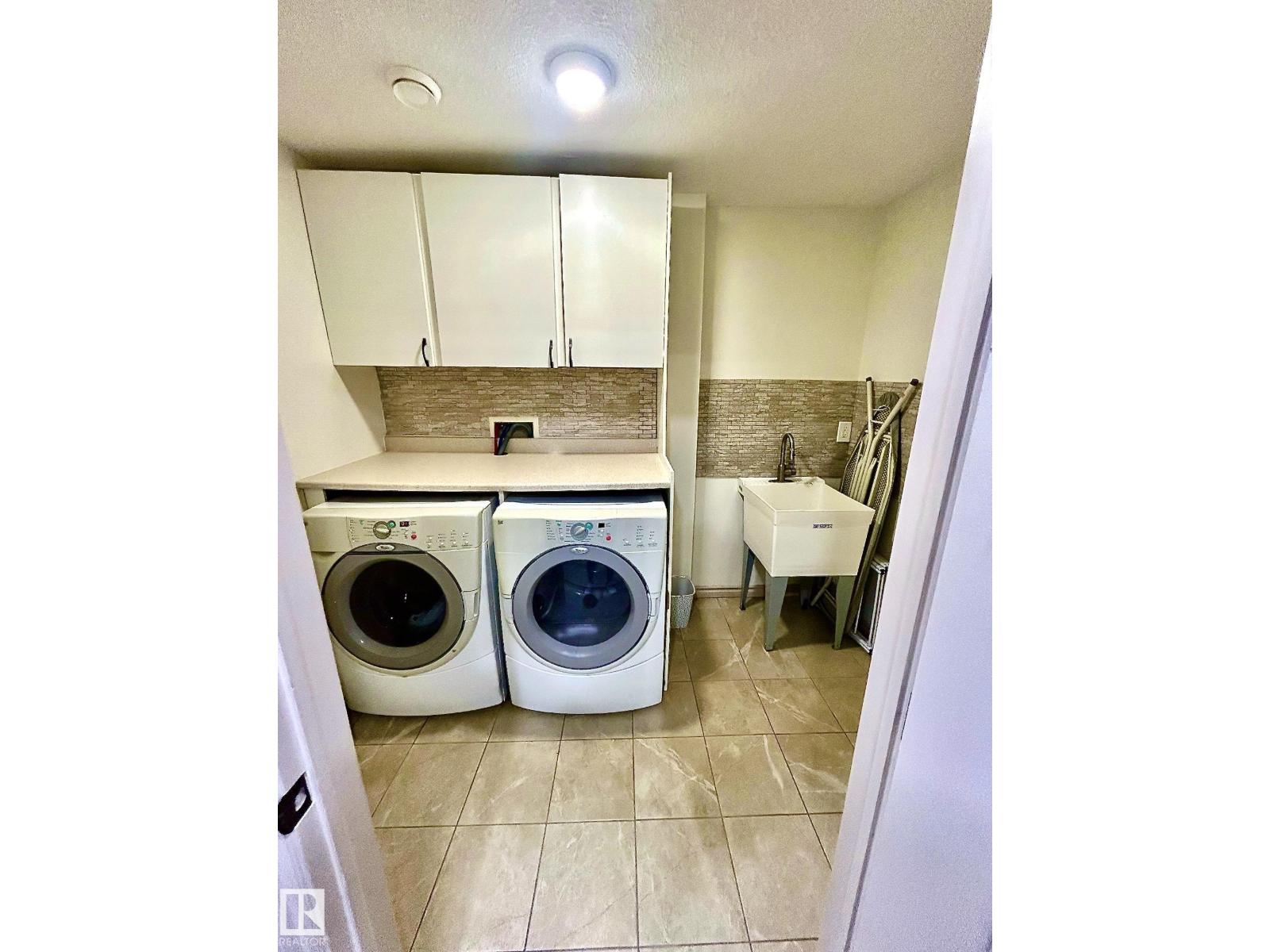 Photo 6 of 2917 21 A Av Nw, Edmonton AB