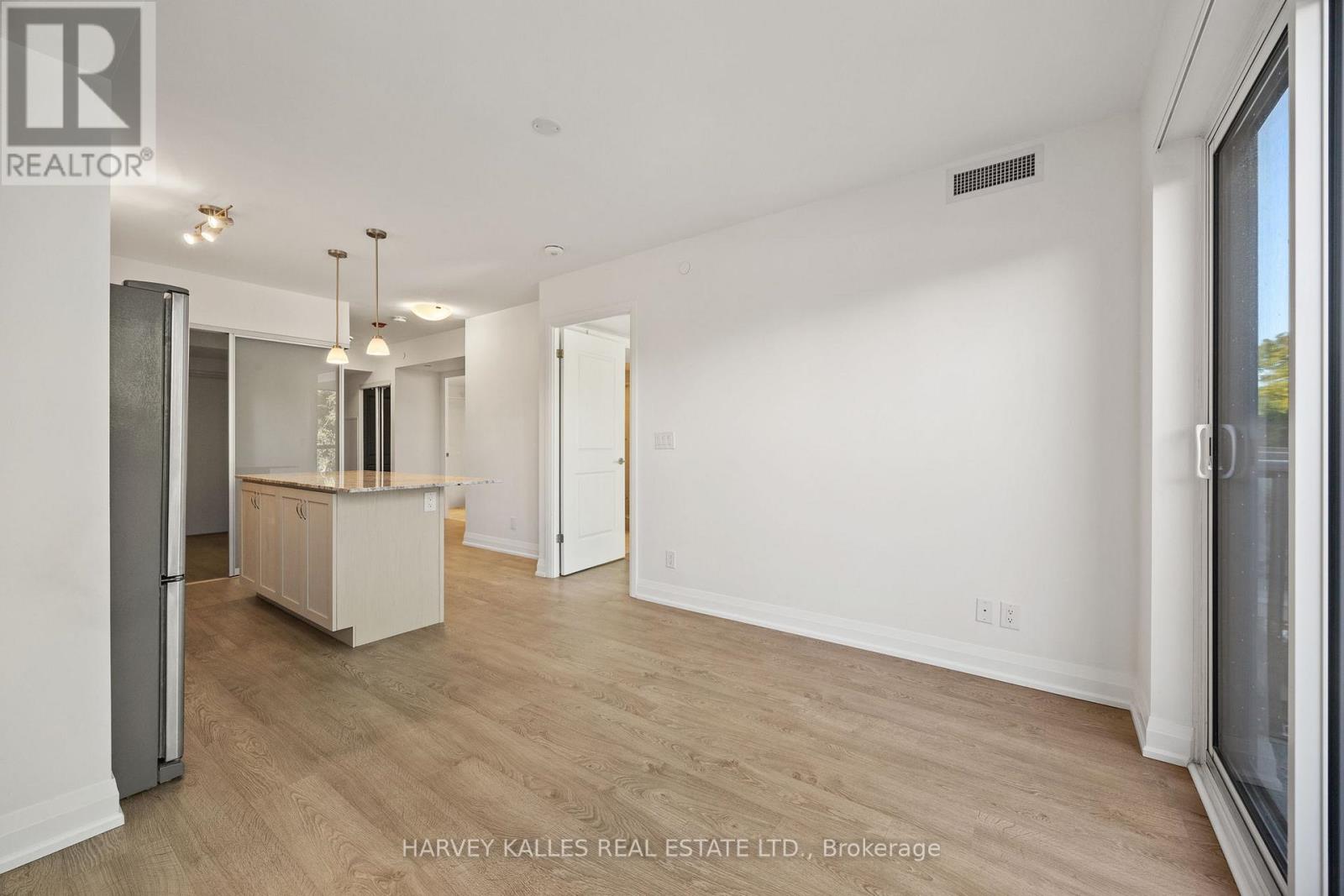 Photo 1 of 304 1400 Kingston Road, Toronto ON