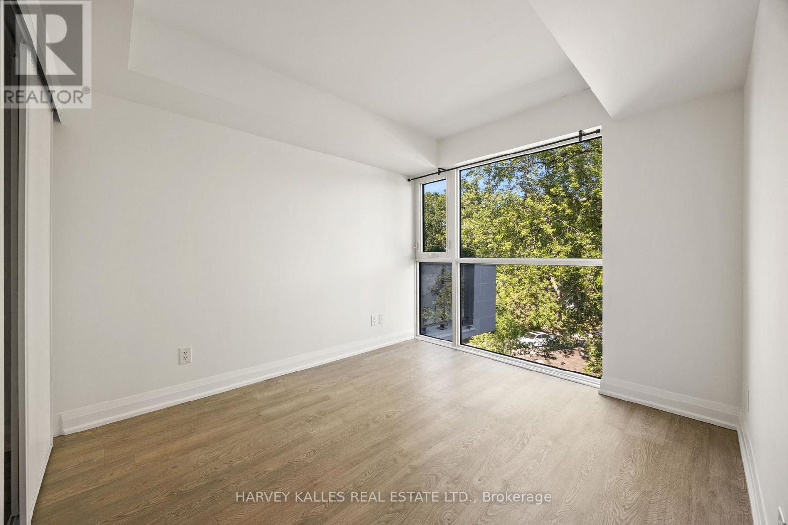 Photo 8 of 304 1400 Kingston Road, Toronto ON
