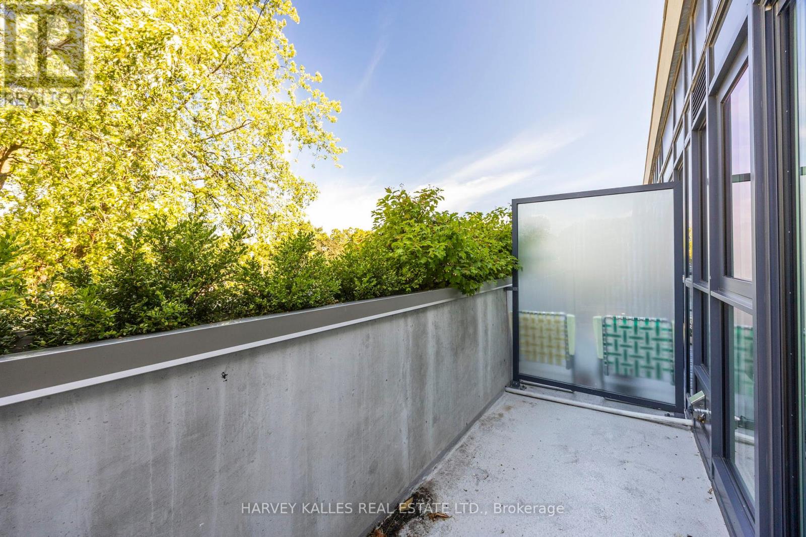 Photo 4 of 304 1400 Kingston Road, Toronto ON