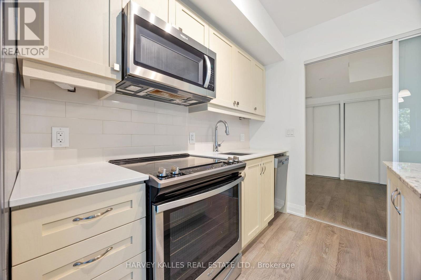 Photo 14 of 304 1400 Kingston Road, Toronto ON