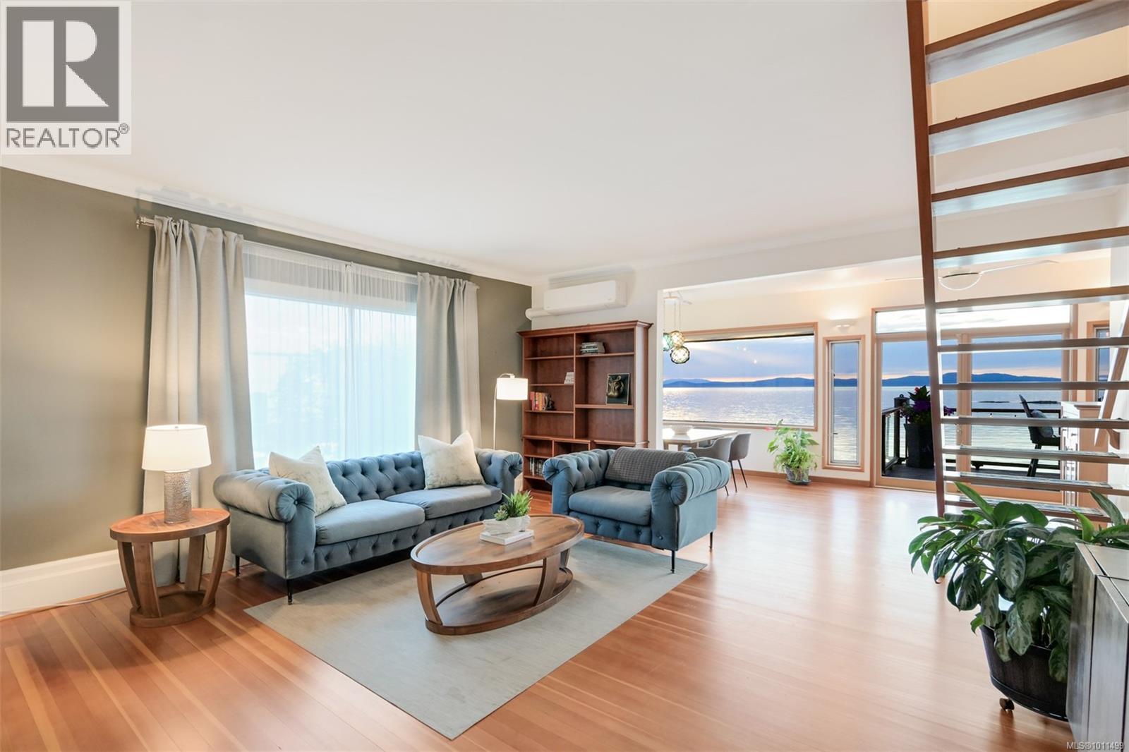 Photo 15 of 4971 Cordova Bay Rd, Saanich BC
