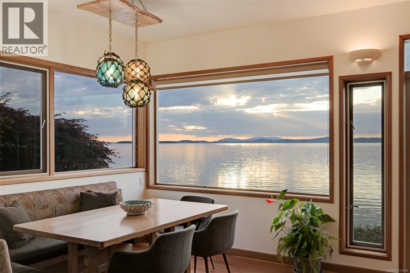 Photo 16 of 4971 Cordova Bay Rd, Saanich BC