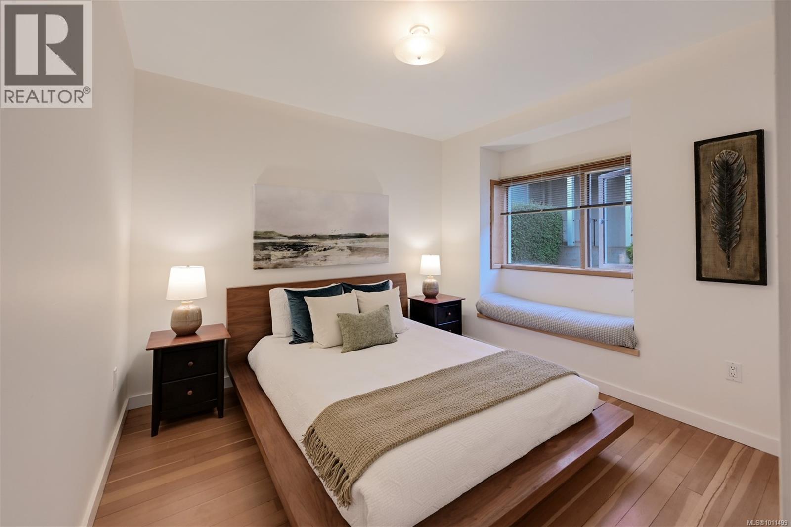 Photo 10 of 4971 Cordova Bay Rd, Saanich BC