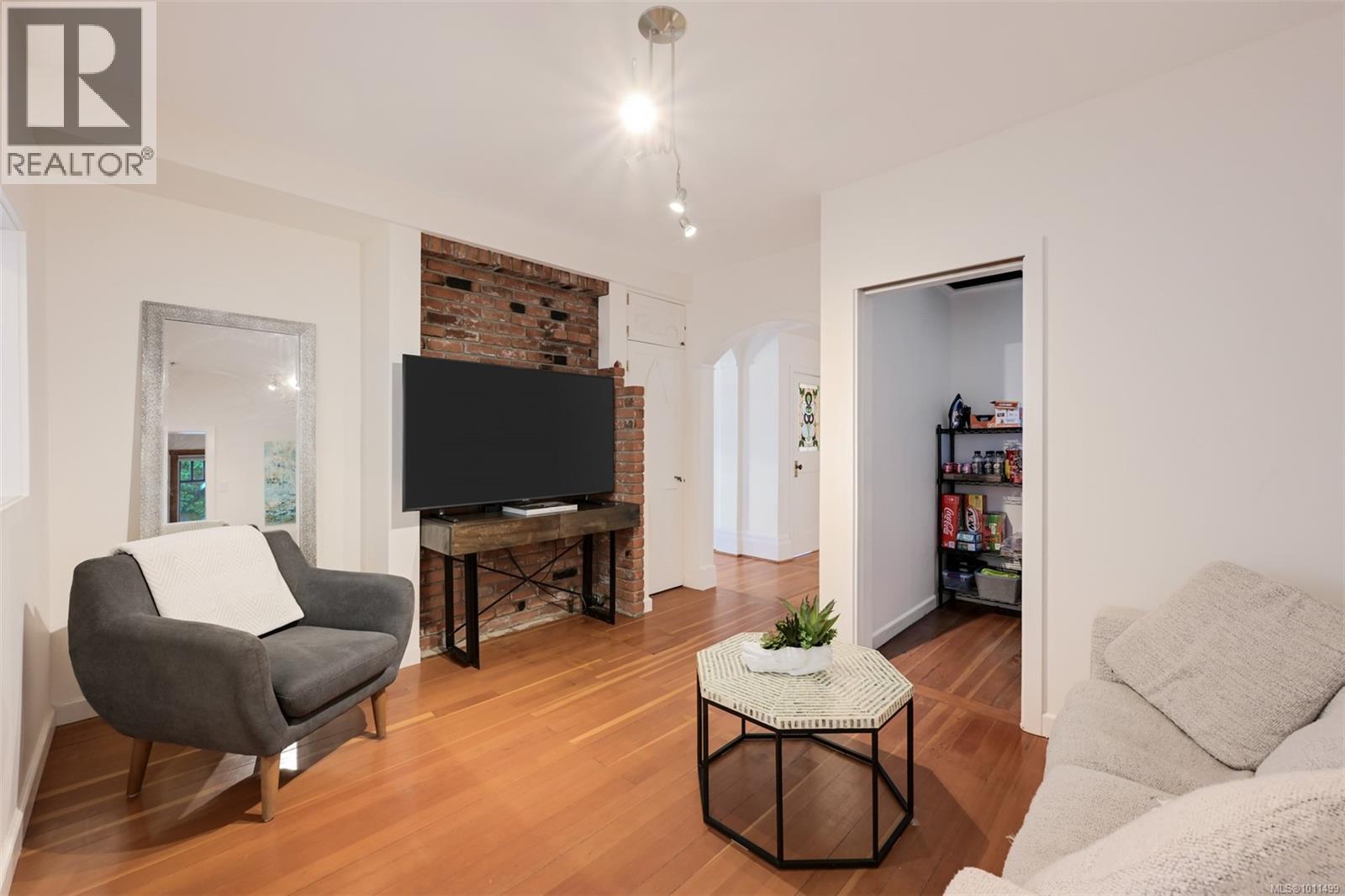 Photo 11 of 4971 Cordova Bay Rd, Saanich BC