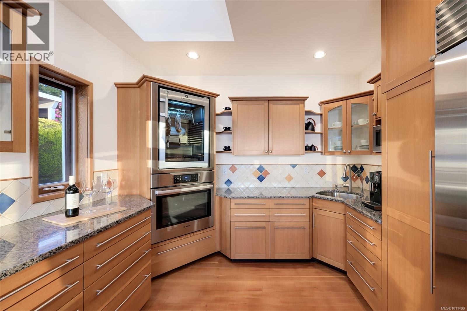 Photo 41 of 4971 Cordova Bay Rd, Saanich BC