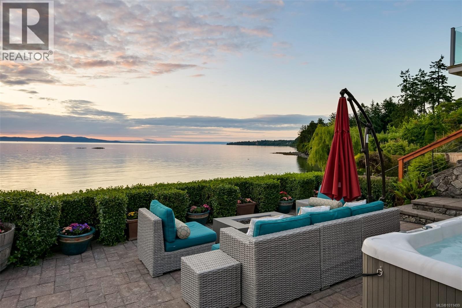 Photo 32 of 4971 Cordova Bay Rd, Saanich BC