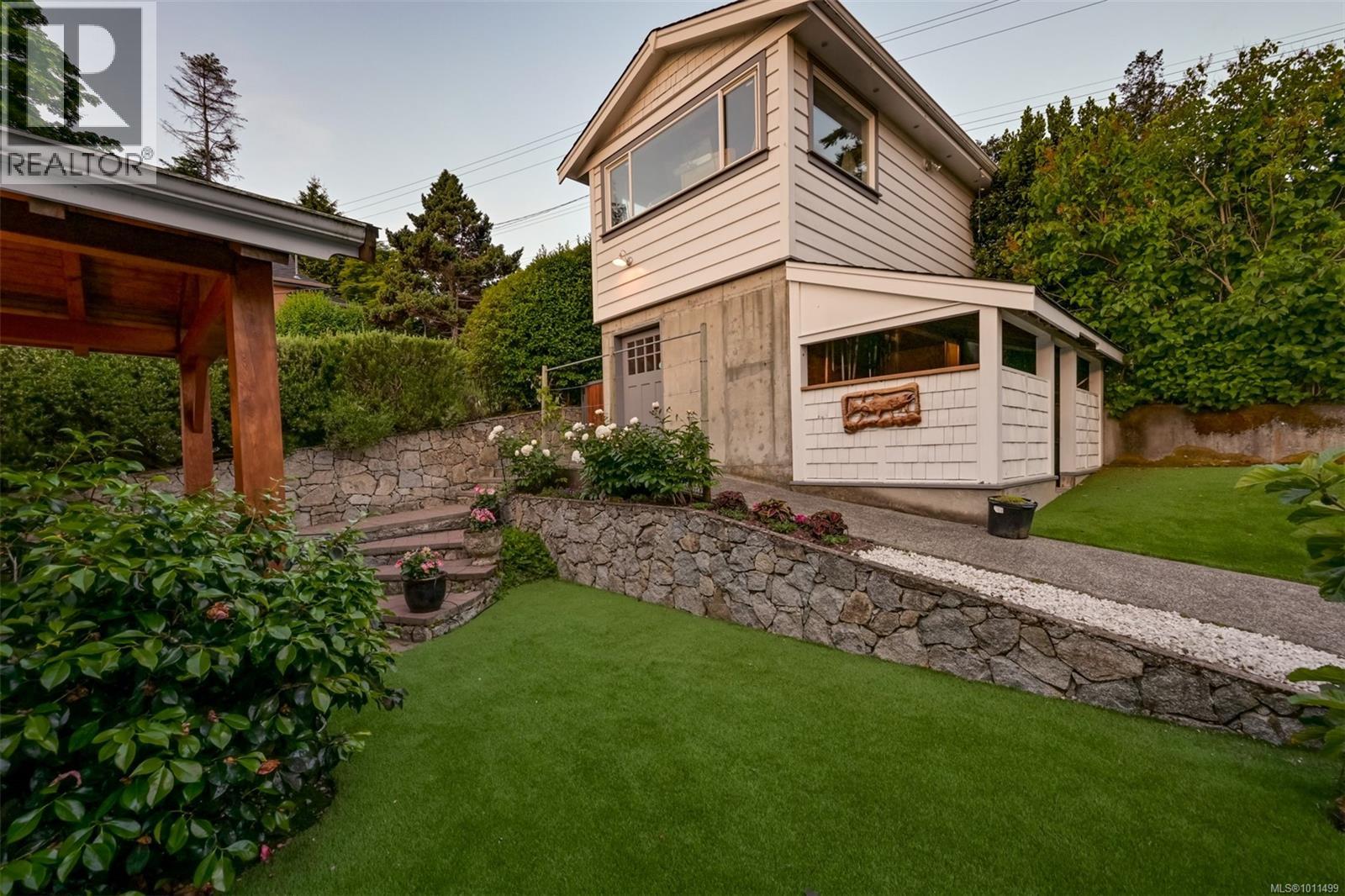 Photo 24 of 4971 Cordova Bay Rd, Saanich BC