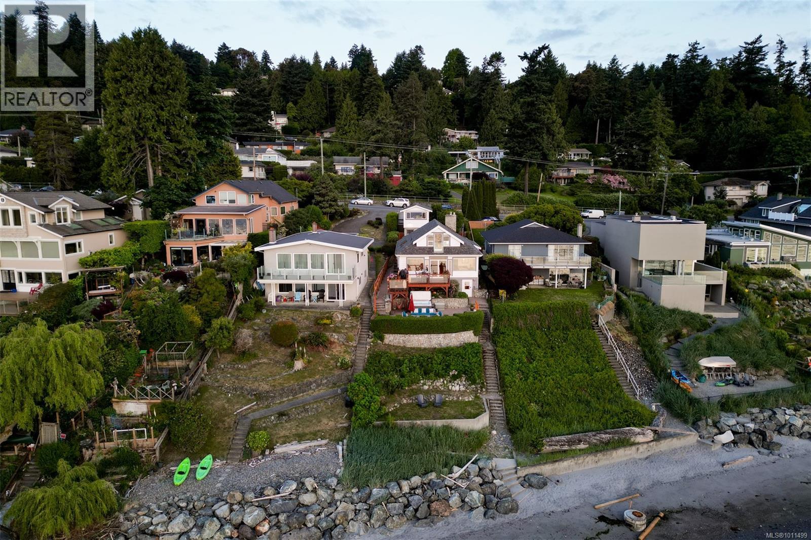 Photo 34 of 4971 Cordova Bay Rd, Saanich BC